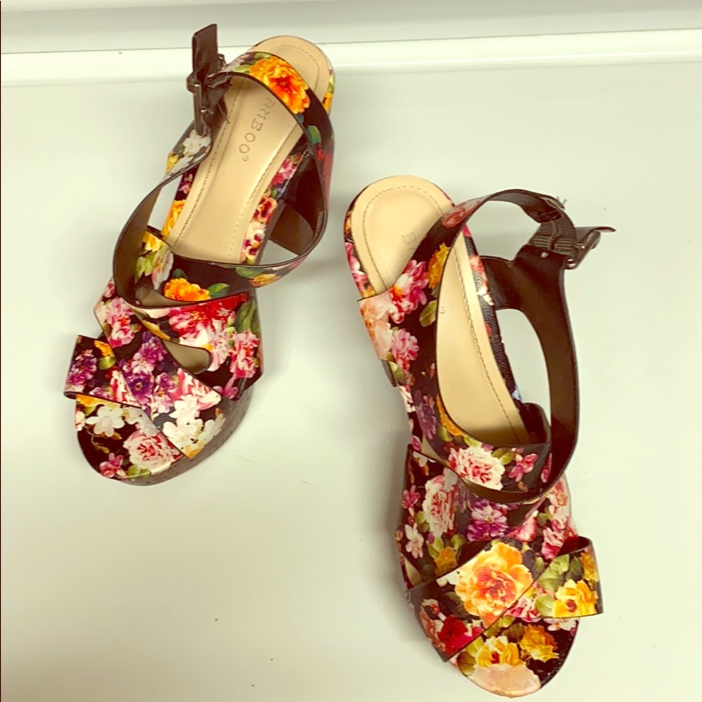 BAMBOO~Floral (6”👡) platform Sandals.